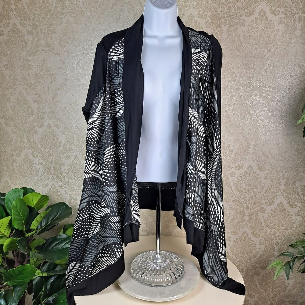 Vertigo Size Medium Black & White Namaste Jersey Jacket NWT